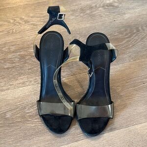 Elegant Black and Gold Women's Sandals